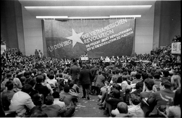 Congresso sobre a guerra do Vietname, organizado pela SDS alemã, em Berlim Ocidental a 17 e 18 de fevereiro de 1968 – Foto hdg.de