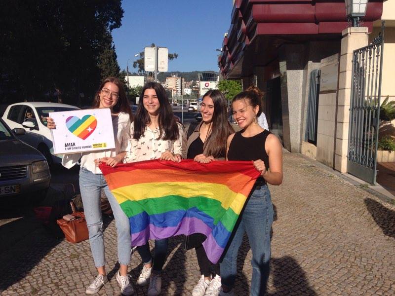 #EscolaSemHomofobia em Coimbra, do facebook de Fernanda Belizario. 