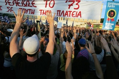 Manifestantes na praça Syntagma. 12 de Junho de 2011 – Foto de Alexandros Beltes/Epa/Lusa