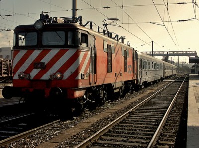 O OE 2011 irá provocar a degradação dos serviços públicos, nomeadamente das empresas de transportes – Comboio, foto de nmorao/Flickr