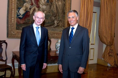 "Nunca fui favorável à criação da figura do presidente do Conselho Europeu", diz Cavaco na entrevista. Nesta foto aparece ao lado de Van Rompuy, actual detentor do cargo.