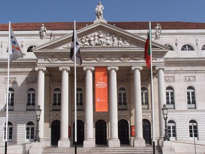 O diretor artístico do teatro, Diogo Infante, salienta que o teatro tentou “sensibilizar a tutela para as inevitáveis consequências” dos cortes impostos pelo Governo, mas que “até à data o secretário de Estado da Cultura revelou-se impotente” - Foto da wikipedia