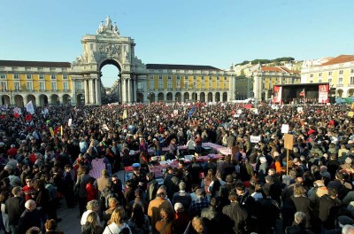 Mais de 300 mil encheram o "Terreiro do Povo" contra o governo da troika.