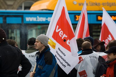 Foto: Trabalhadores do sindicato dos serviços alemão (Ver.Di) em greve