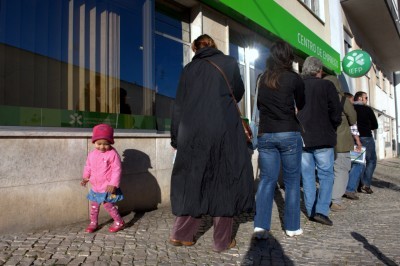 Apenas 293 mil desempregados beneficiam de qualquer apoio, o que representa 43% do número total de desempregados avançado pelo Eurostat. Foto de Paulete Matos.