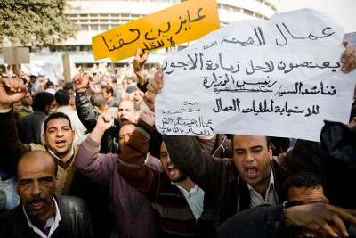 Egipto: Greve dos trabalhadores dos transportes públicos, protesto junto do Ministério do Interior