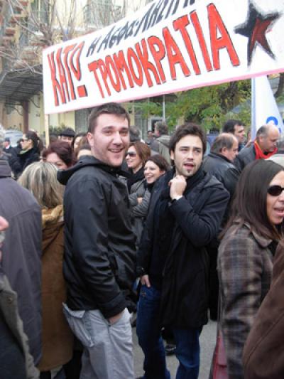 Manifestantes gregos. Foto de tom.tziros/Flickr