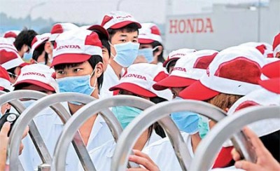 Trabalhadores da Honda de Foshan durante a greve de Maio