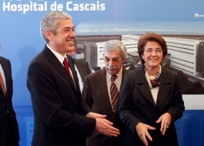 O Primeiro-Ministro, José Sócrates, acompanhado pela Ministra da Saúde, Ana Jorge, durante a cerimónia de apresentação do novo Hospital de Cascais. Foto de Tiago Petinga, LUSA.