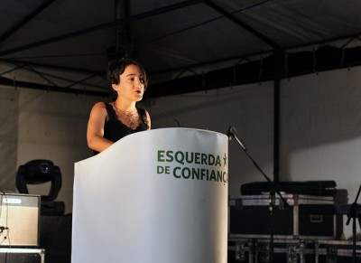 A estudante universitária Isabel Pires interveio “em nome dos estudantes do ensino superior e dos futuros precários”. Foto de Paulete Matos.