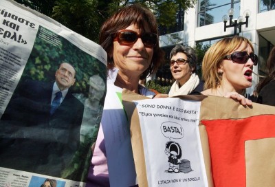 Mulheres saem à rua em protesto contra Berlusconi
