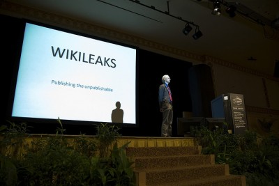 Nem Julian Assange, nem o seu representante legal, receberam uma única palavra por escrito das autoridades suecas em relação às acusações. Foto de biatch0r, Flickr.