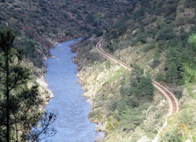 A barragem da Foz do Tua vai submergir 16 dos menos de 60 quilómetros do que resta do caminho-de-ferro no Nordeste Transmontano. Foto Movimento Civico pela Linha do Tua.