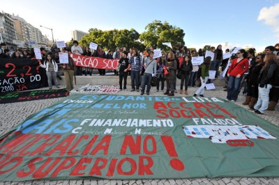 Milhares de estudantes do ensino superior manifestaram-se em Lisboa. Foto Paulete Matos
