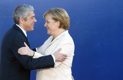 Merkel disse estar "grata a José Sócrates" por ter assumido a responsabilidade pelas finanças de Portugal e por ter defendido o princípio de redução da dívida
