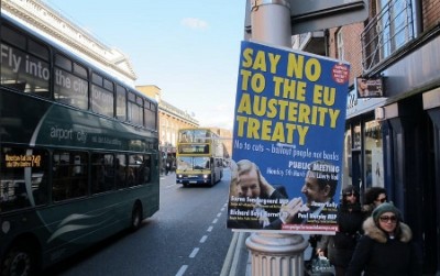 "Diz não ao Tratado europeu da austeridade" - Cartaz da campanha da esquerda irlandesa pelo não