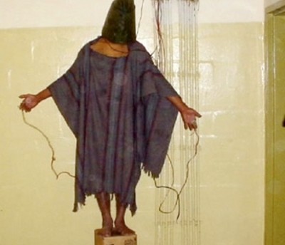 Foto da tortura em Abu-Ghraib. O cabecilha deste "esquadrão da morte" veio do Iraque.