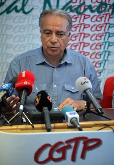 Carvalho da Silva, durante a conferência de imprensa, em Lisboa, 4 de Julho de 2011 – Foto de Tiago Petinga/Lusa