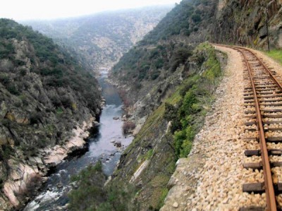 A barragem de Foz Tua terá “um contributo ínfimo para a produção de energia no país”. Foto www.linhadotua.net. 