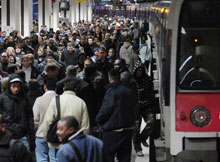 Greve dos transportes paralisa Paris