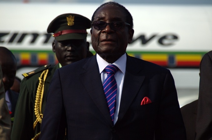 Zimbabué: Partido no poder expulsa Robert Mugabe da liderança