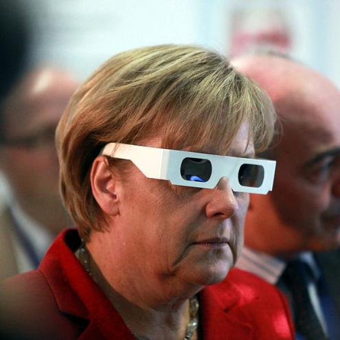 Angela Merkel: na sua visão, não há "automatismos" nos resultados das eleições europeias. Foto de Armin Kübelbeck