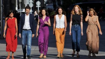 Irene Montero com os membros do Podemos que deixam o grupo do Sumar no Parlamento.