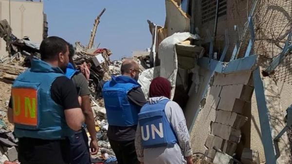 Funcionários da UNRWA inspecionam instalações da agência destruídas em  Khan Younis