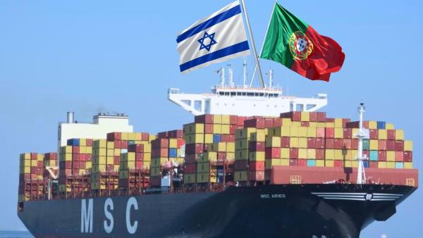 navio com bandeira israelita e portuguesa