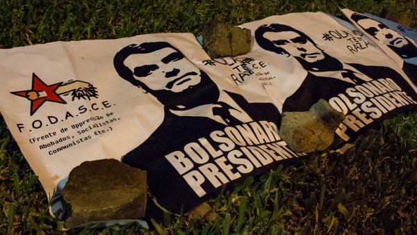 Cartaz de manifestação pró-Bolsonaro. Foto de Editorial J