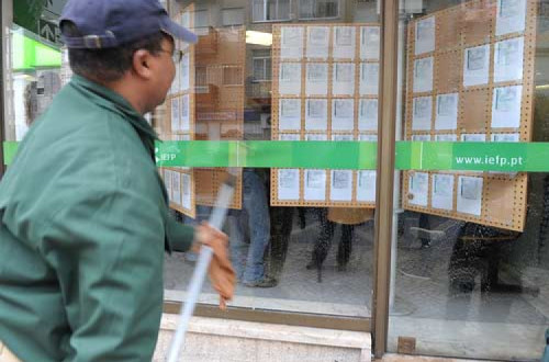 Homens entre os 35 e os 54 anos são a maioria dos inscritos nos centros de emprego de Lisboa e Porto. Foto Paulete Matos
