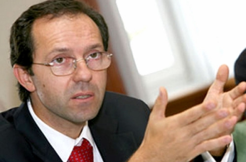 João Duque diz que Portugal vai ter de reestruturar a dívida