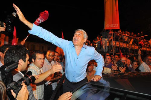 No comício do PS, José Sócrates acusou Passos Coelho de andar a dizer mal do PEC que também aprovou. Foto Nuno Ferreira/Lusa