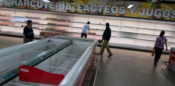 o governo lançou várias operações e mecanismos de distribuição de alimentos, que foram de curta duração e, em geral, falharam por ineficiência e altos níveis de corrupção