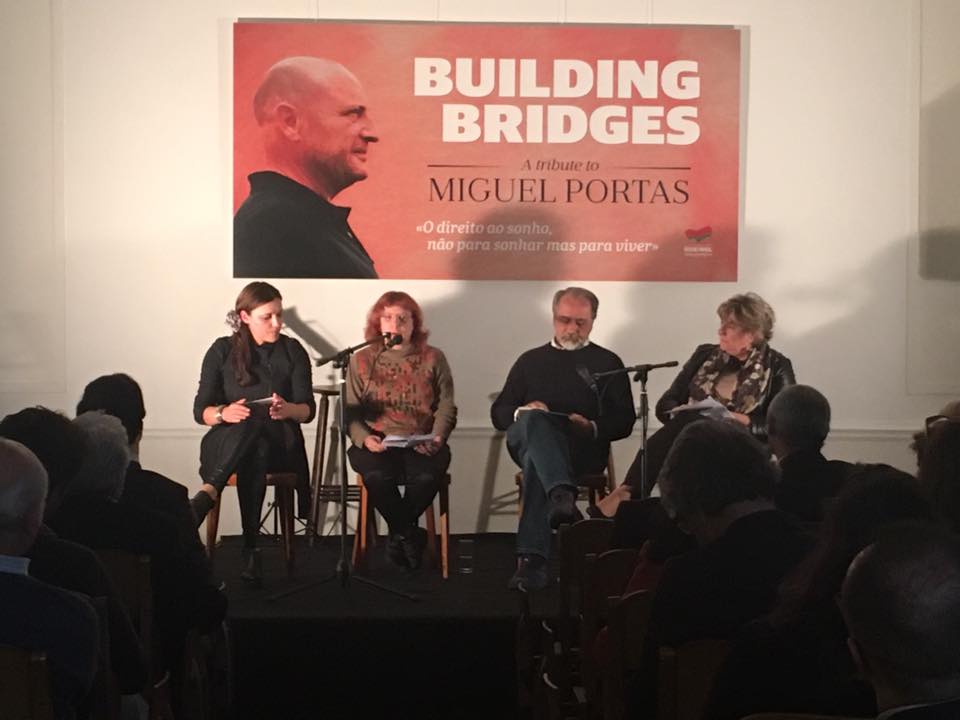 No tributo, intitulado "Building Bridges -- Construindo Pontes", participaram, entre outros, a eurodeputada do Bloco Marisa Matias, Alda Sousa, Renato Soeiro e Maria d'Alimonte