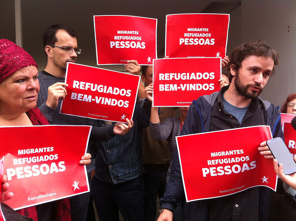 Ação em frente ao SEF no Porto, pela declaração de cidades-refúgio no distrito. Foto Maria Manuel Rola
