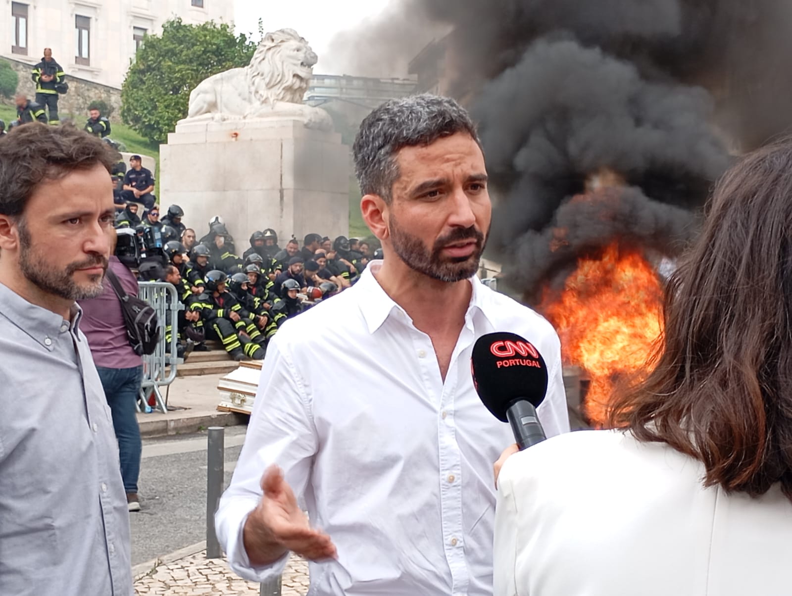 Fabian Figueiredo e José Soeiro no protestos dos sapadores