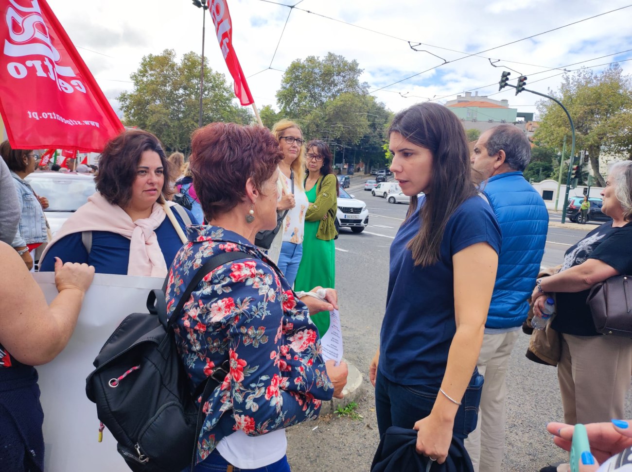 Mariana Mortágua na concentração dos trabalhadores das escolas em greve