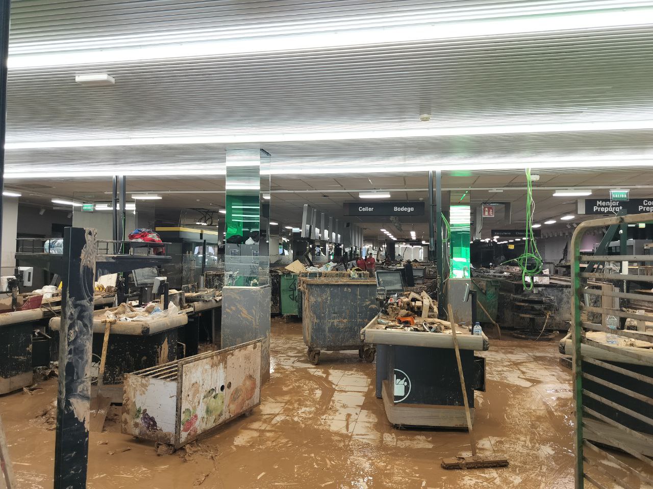 Supermercado destruído pelas cheias.