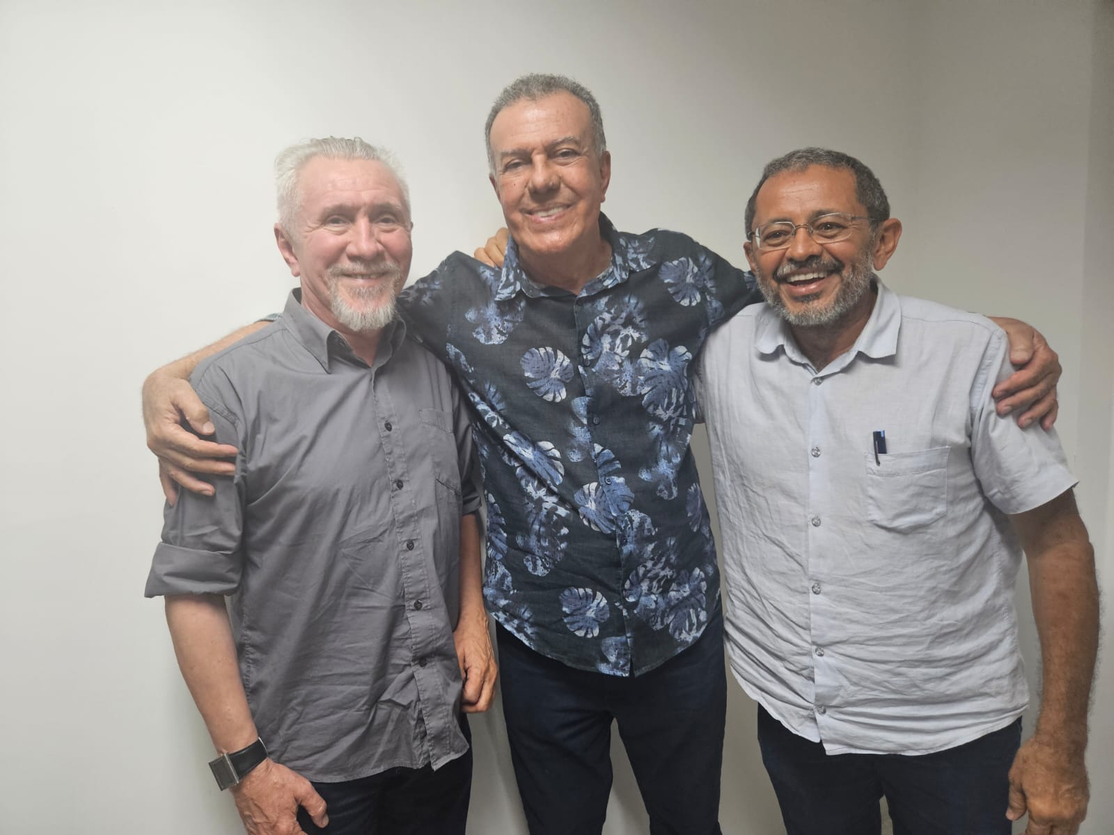 José Antonio Spinelli (ao centro)