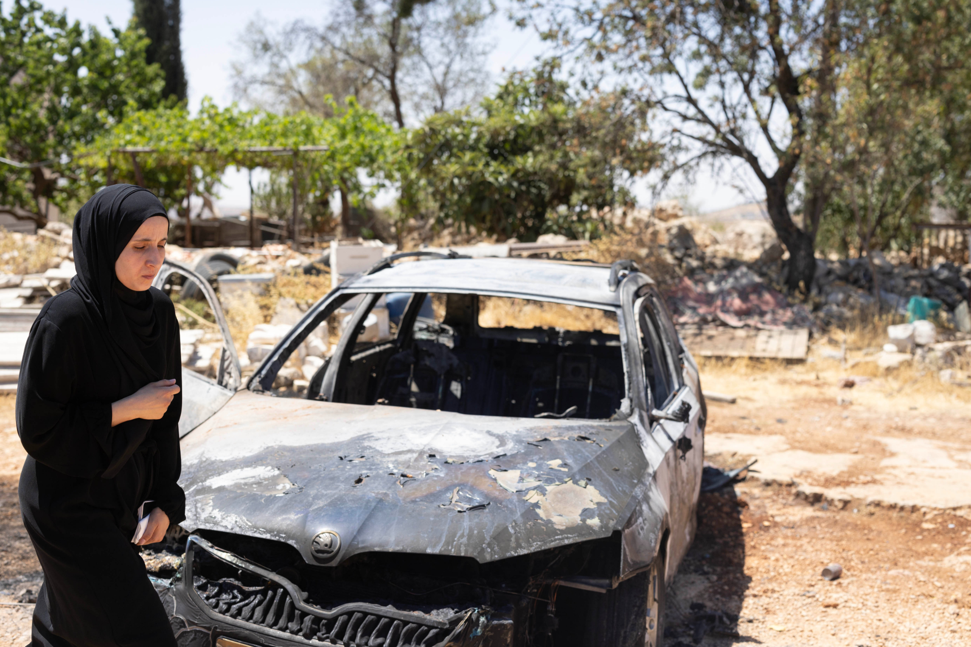 Palestinianos de luto assistem ao funeral de três pessoas mortas no dia anterior em Kufr Malik, na Cisjordânia, a 26 de junho de 2025. (Oren Ziv)