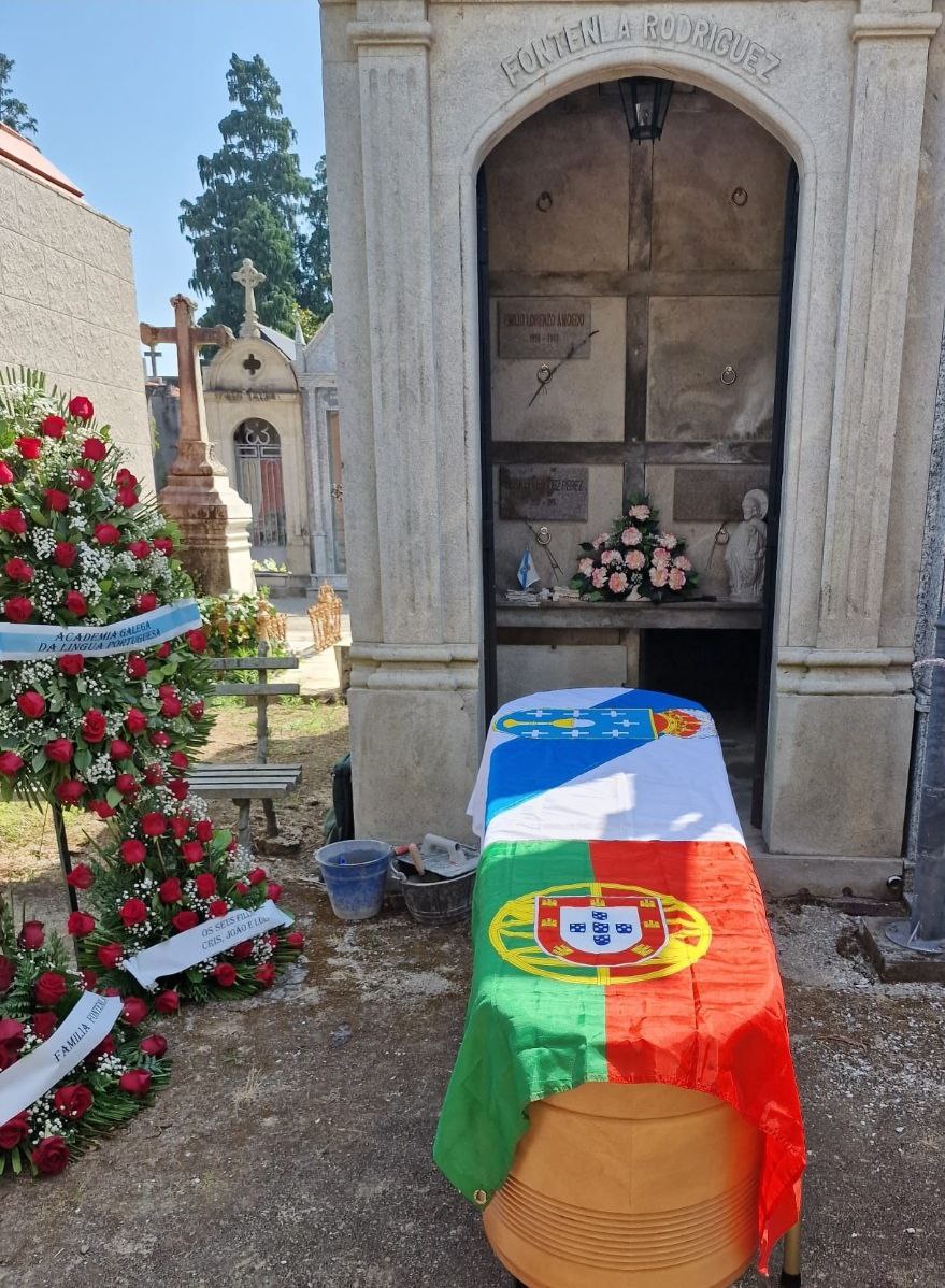 Urna de José Luís Fontenla Rodrigues no seu funeral esta segunda-feira