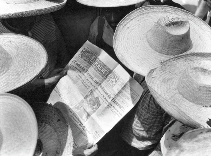 Camponeses leem El Machete, Tina Modotti, 1929