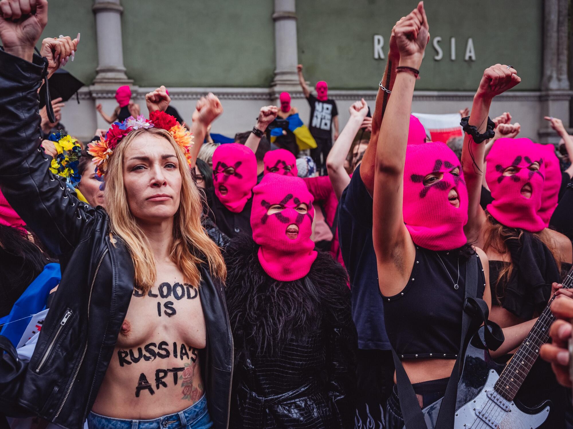 Manifestação das Pussy Riot e FEMEN na Bienal de Veneza contra a presença da Rússia.