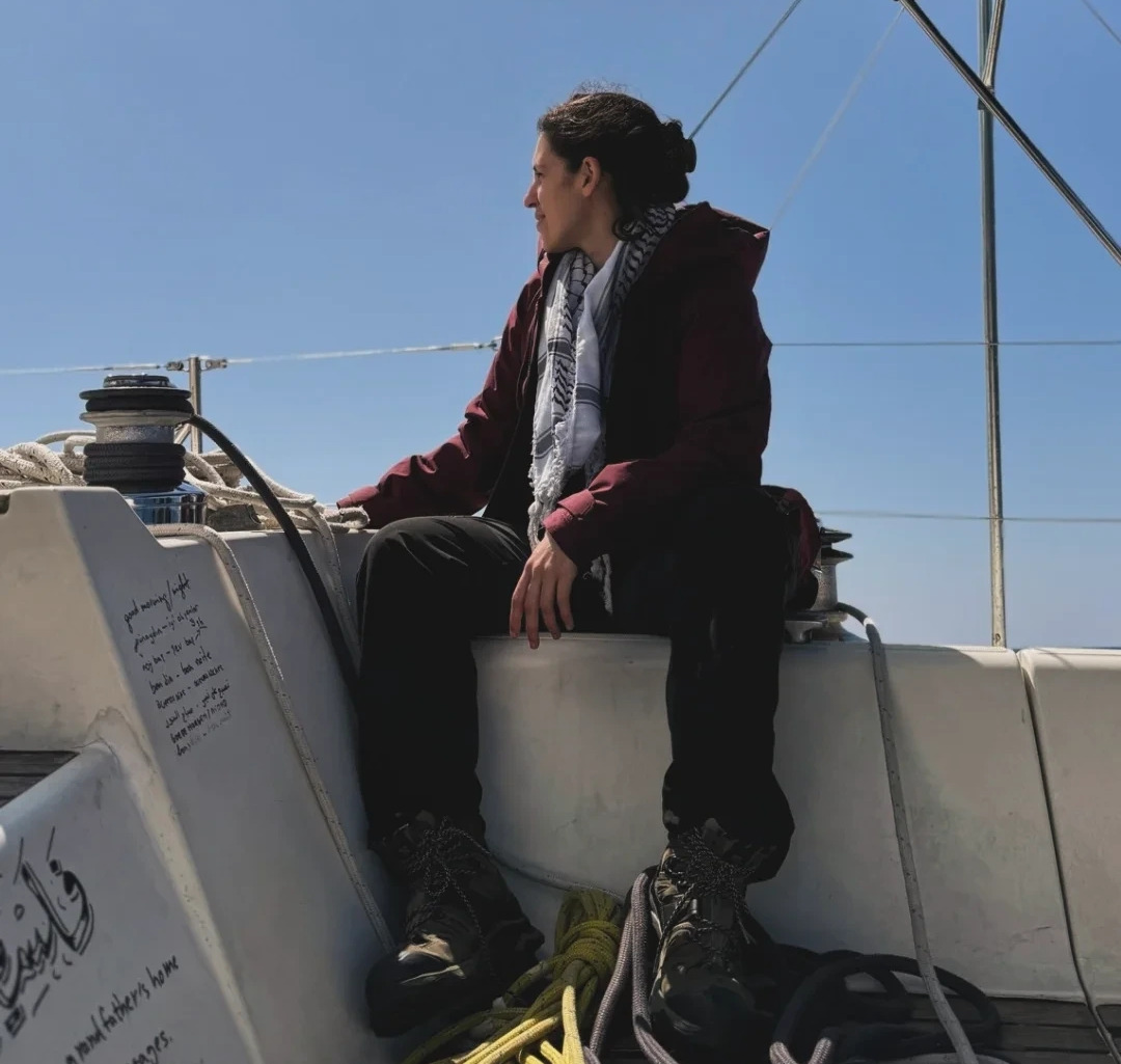 Joana Rocha num dos barcos da flotiha humanitária