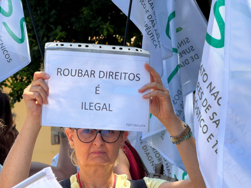 Concentração em frente ao Hospital de Santo António. Foto de Pedro Faria