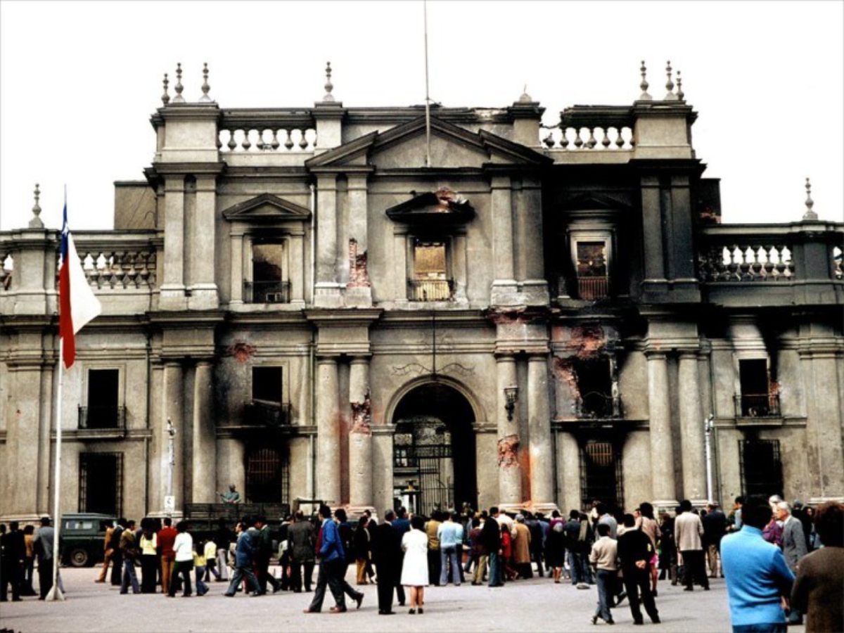 La Moneda dias depois do bombardeamento.