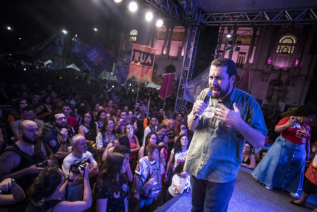 Guilherme Boulos num comício de campanha. Foto Mídia Ninja