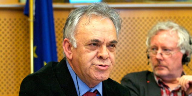 Yiannis Dragasakis foi ministro das finanças em 1989 e é o porta-voz da Syriza p