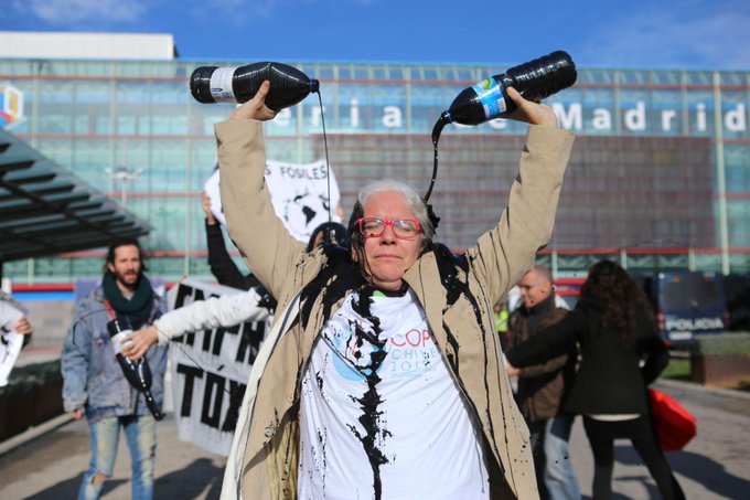 Ação contra os patrocinadores poluidores na COP25.